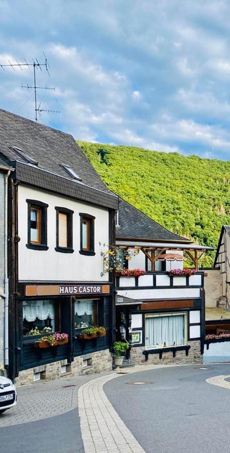 Gasthaus Castor Hotel Klotten Exterior photo