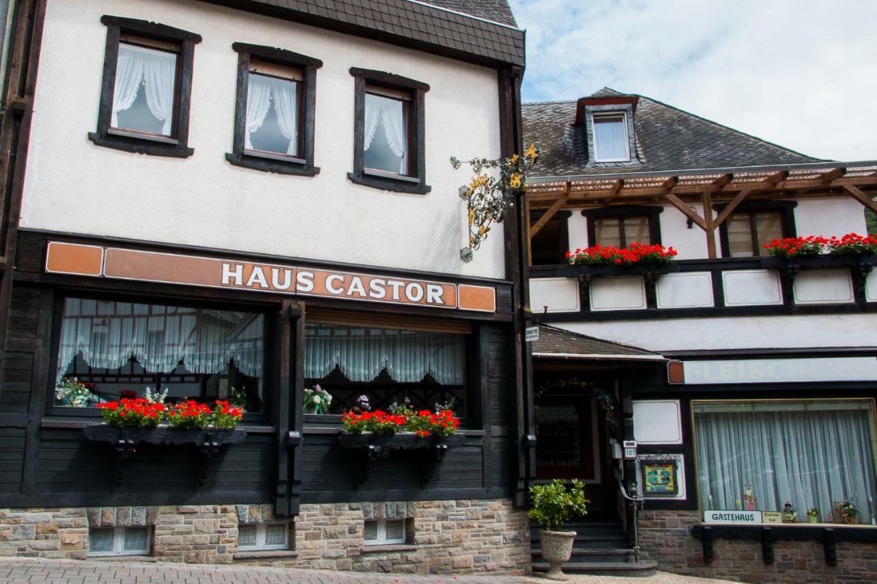 Gasthaus Castor Hotel Klotten Exterior photo